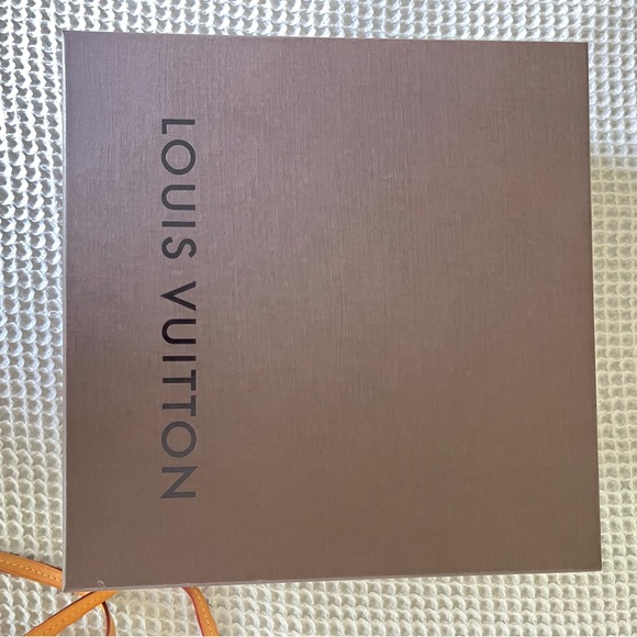 Louis Vuitton Monogram Favorite PM - Picture 2 of 6